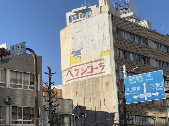 ペプシの壁面広告